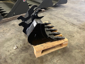 BLUE DIAMOND 24" Dirt bucket with teeth, wedge coupler design for Deere / Hitachi 27/35 models