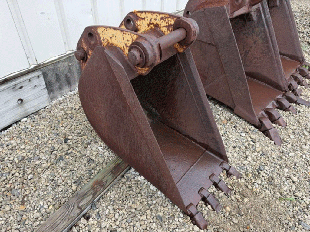 USED 18" HEAVY DUTY BUCKET