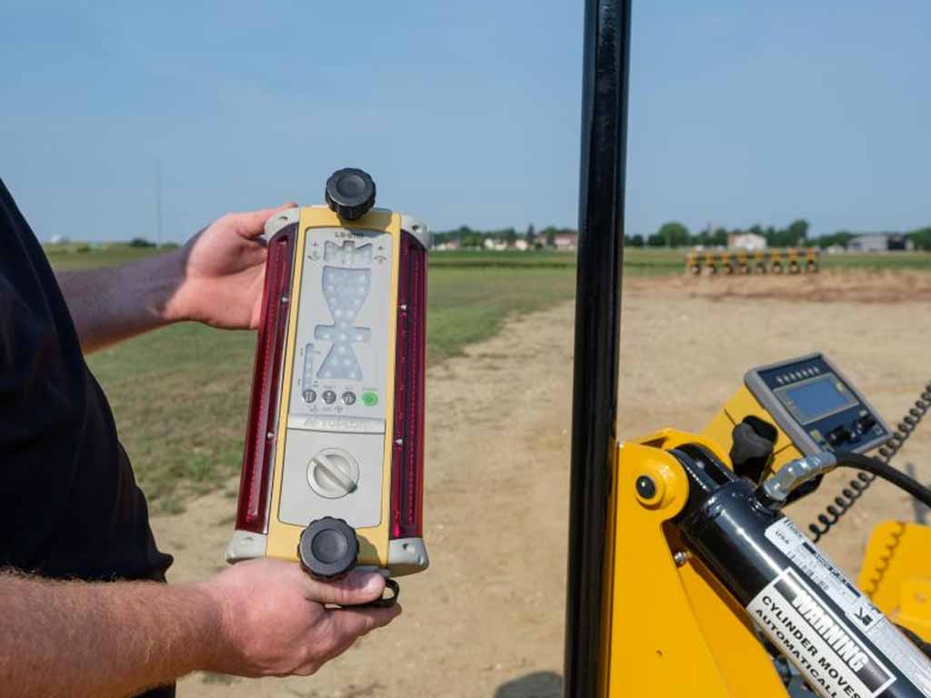 HITCHDOC grading box with futtura laser control equipment for skid steer loaders