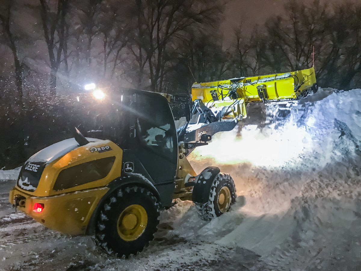 SnowWolf QuattroPlow arado lateral automático para cargadoras de ruedas