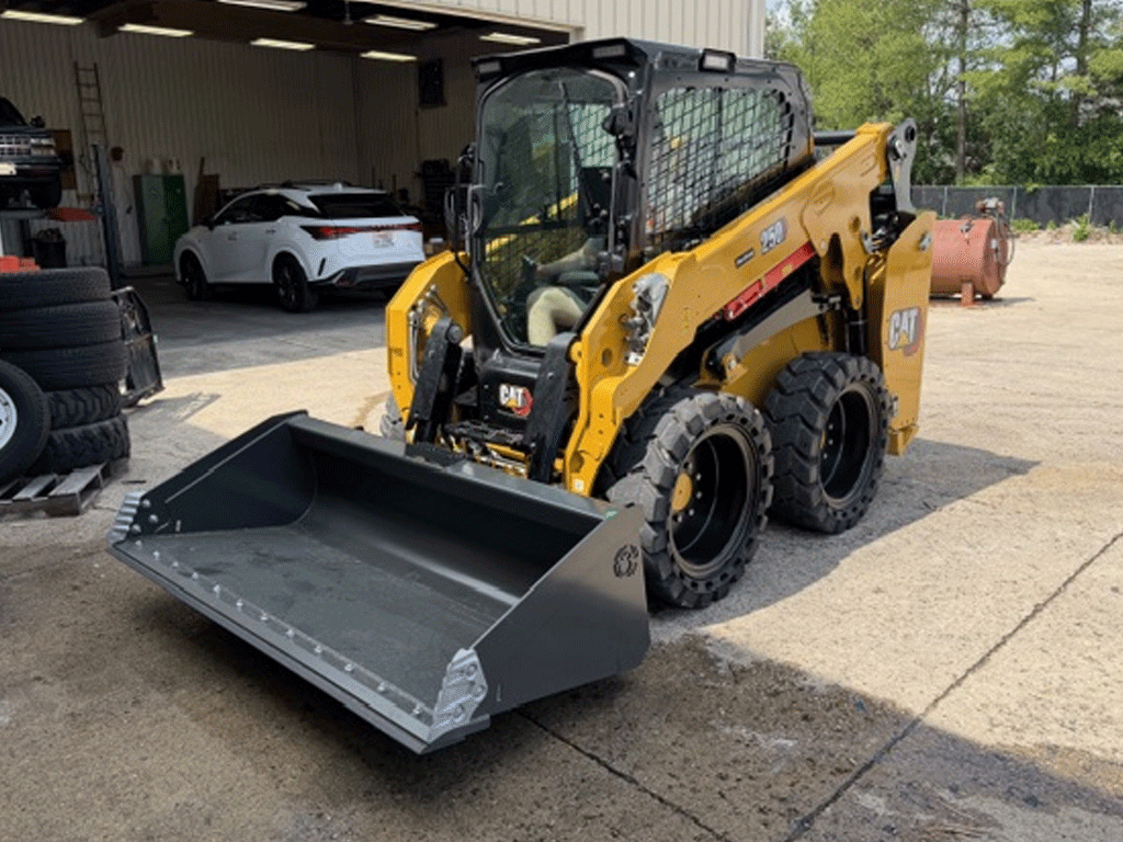 Spider Attachments Severe Duty Compact Track Loader and Skid Steer Bucket