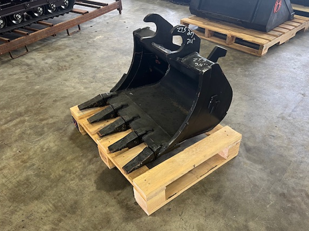 BLUE DIAMOND 24" Dirt bucket with teeth, wedge coupler design for Deere / Hitachi 27/35 models