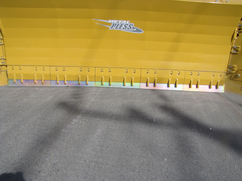METAL PLESS LIVEBOXX snow push for skid steer with segmented edge