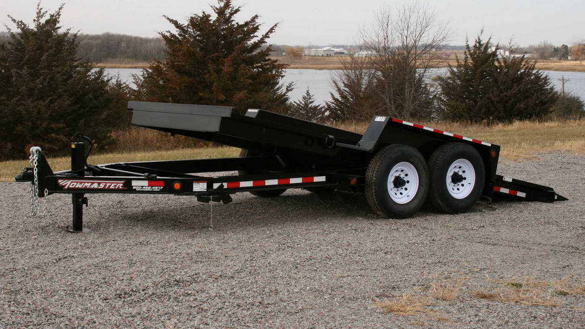 TowMaster T-12DT drop-deck tilt trailer