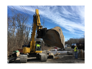 WERK-BRAU Tilting Coupler for 24,000 - 33,000 lbs. Excavators (12MT)