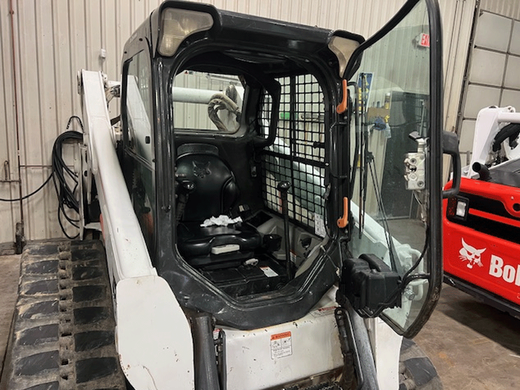 BOBCAT T650 Compact track loader