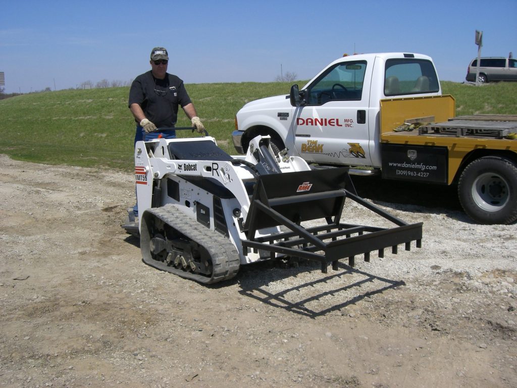 OMNI ATTACHMENTS rake for mini loader