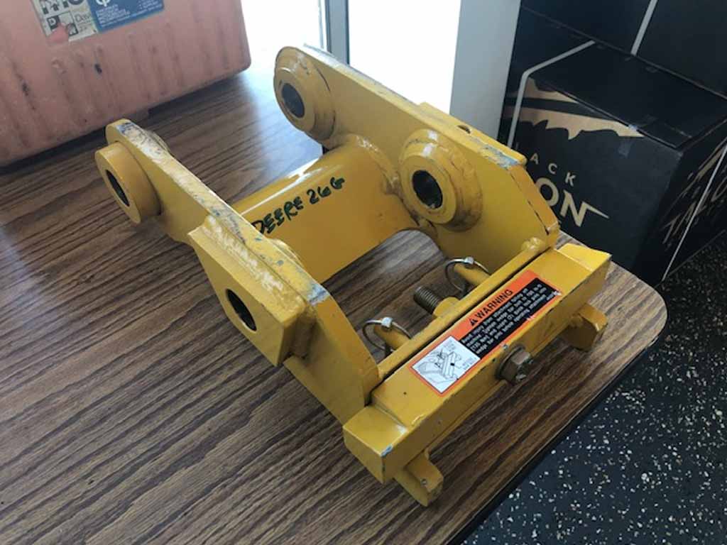 JOHN DEERE WEDGE LOCK COUPLER, DEERE 26G