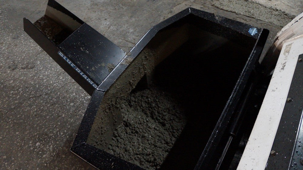 Cuchara dispensadora BLUE DIAMOND para minicargadoras