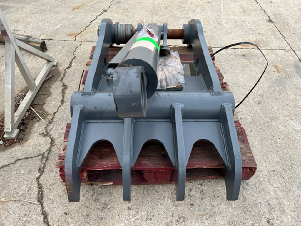 TAG HT200 MAIN PIN HYDRAULIC THUMB (CLEARANCE)