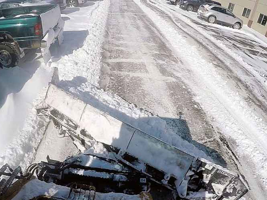 Pala quitanieves/empujador hidráulico Virnig V60 para minicargadora