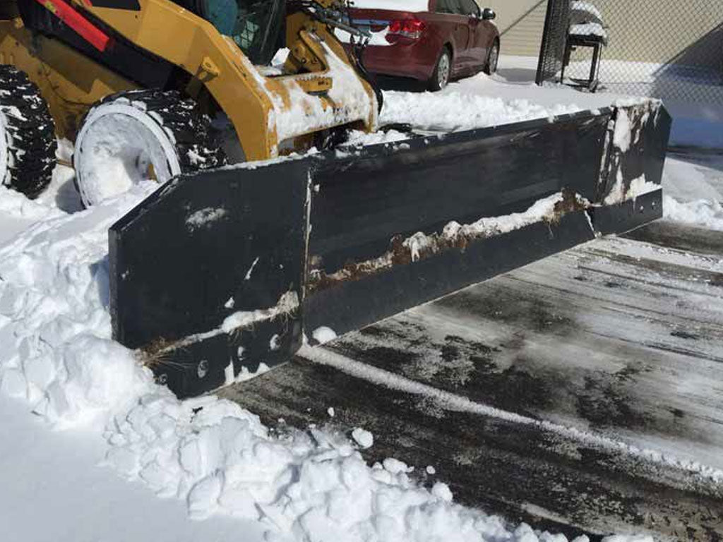 Pala quitanieves/empujador hidráulico Virnig V60 para minicargadora