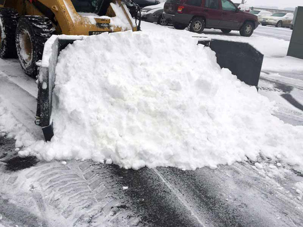 Pala quitanieves/empujador hidráulico Virnig V60 para minicargadora