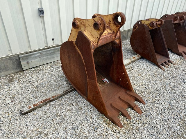 USED - John Deere 24" heavy duty excavator bucket