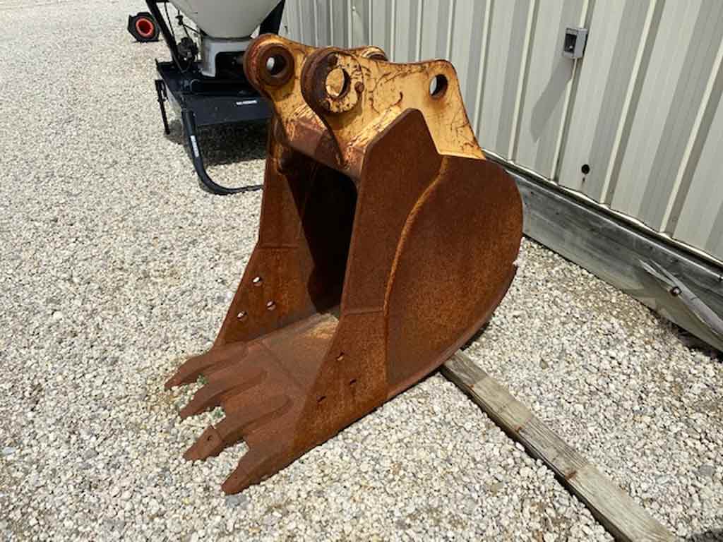 USADO - Cucharón de excavadora de servicio pesado John Deere de 24"