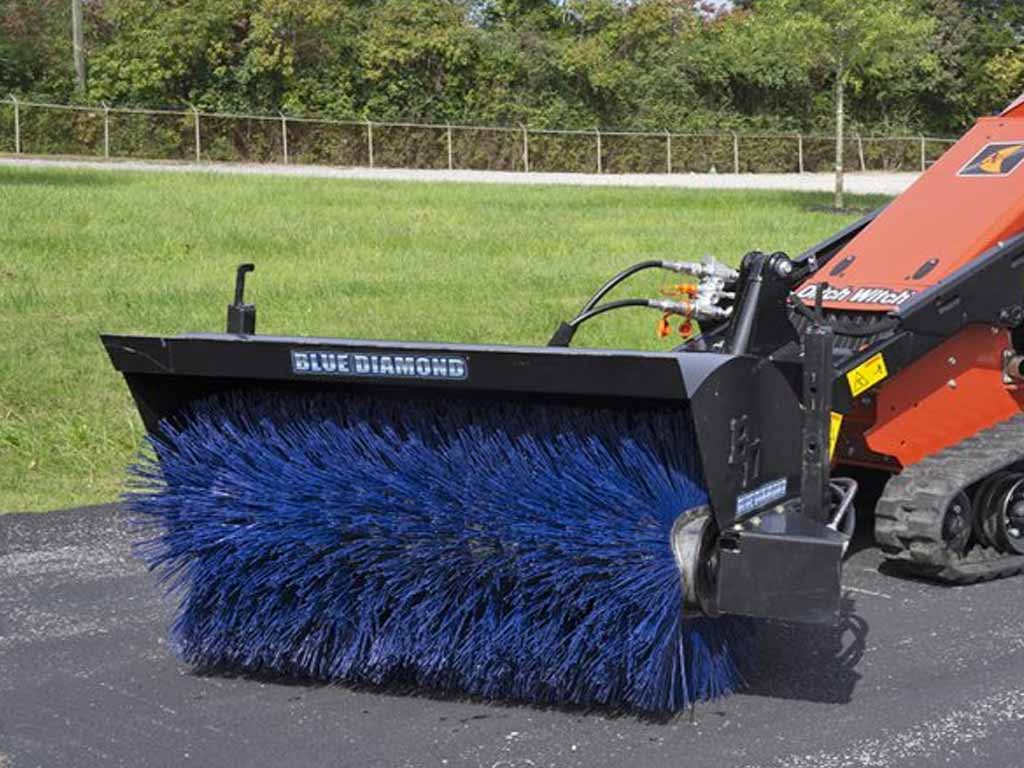 Escoba angular rotativa BLUE DIAMOND para minicargador