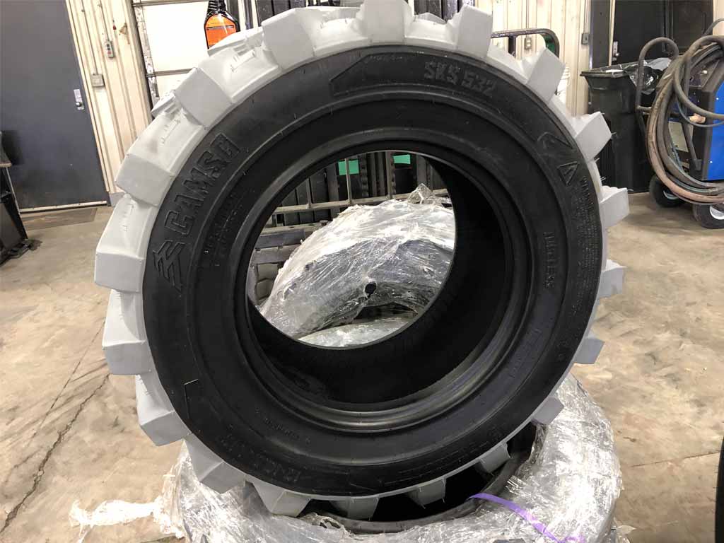 CAMSO SKS532 tire for skid steers, (GREY) NON-MARKING