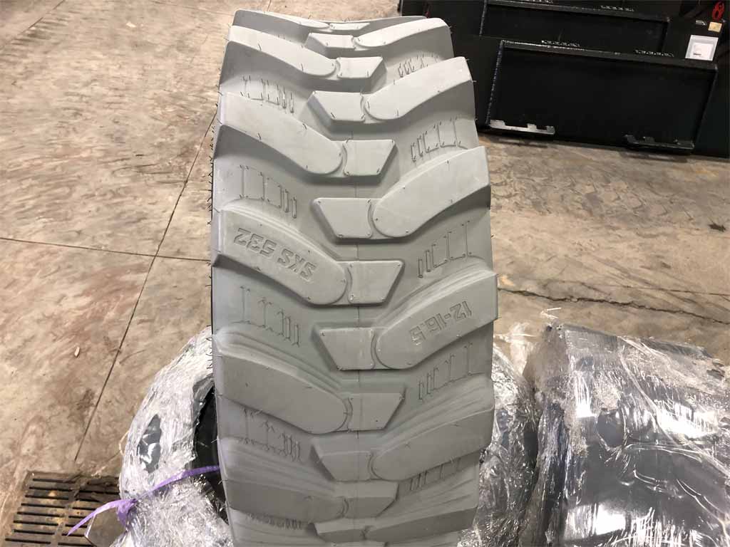 CAMSO SKS532 tire for skid steers, (GREY) NON-MARKING