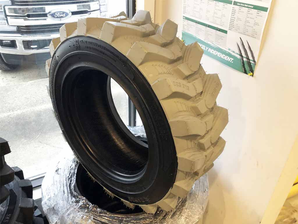 CAMSO SKS532 tire for skid steers, (GREY) NON-MARKING