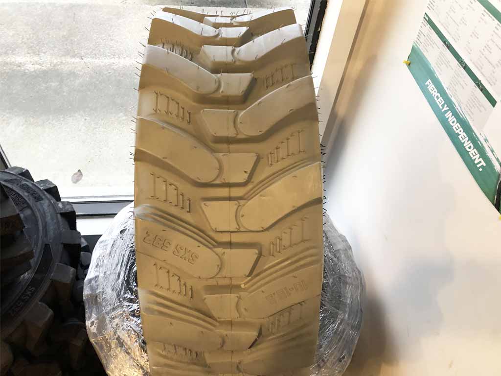 CAMSO SKS532 tire for skid steers, (GREY) NON-MARKING