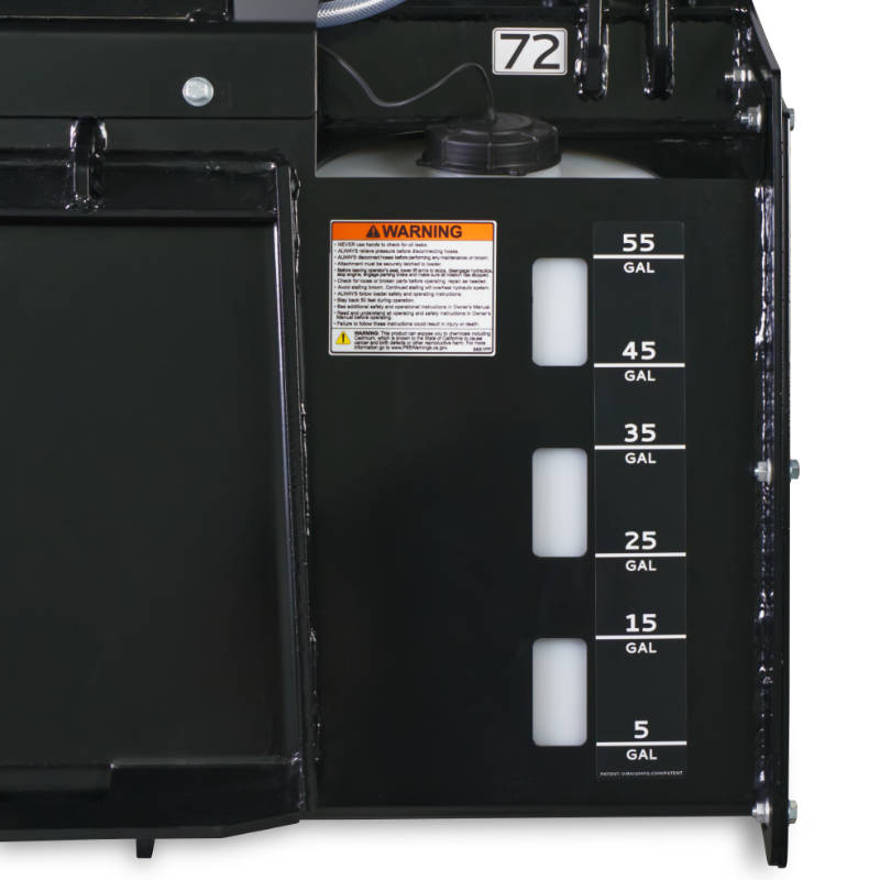 Escoba recogedora VIRNIG con depósito de agua interior para minicargadora